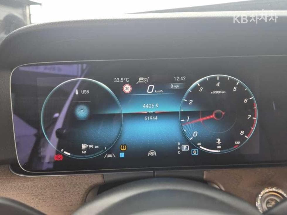 Mercedes-Benz - E-Class | E250 Exclusive 8