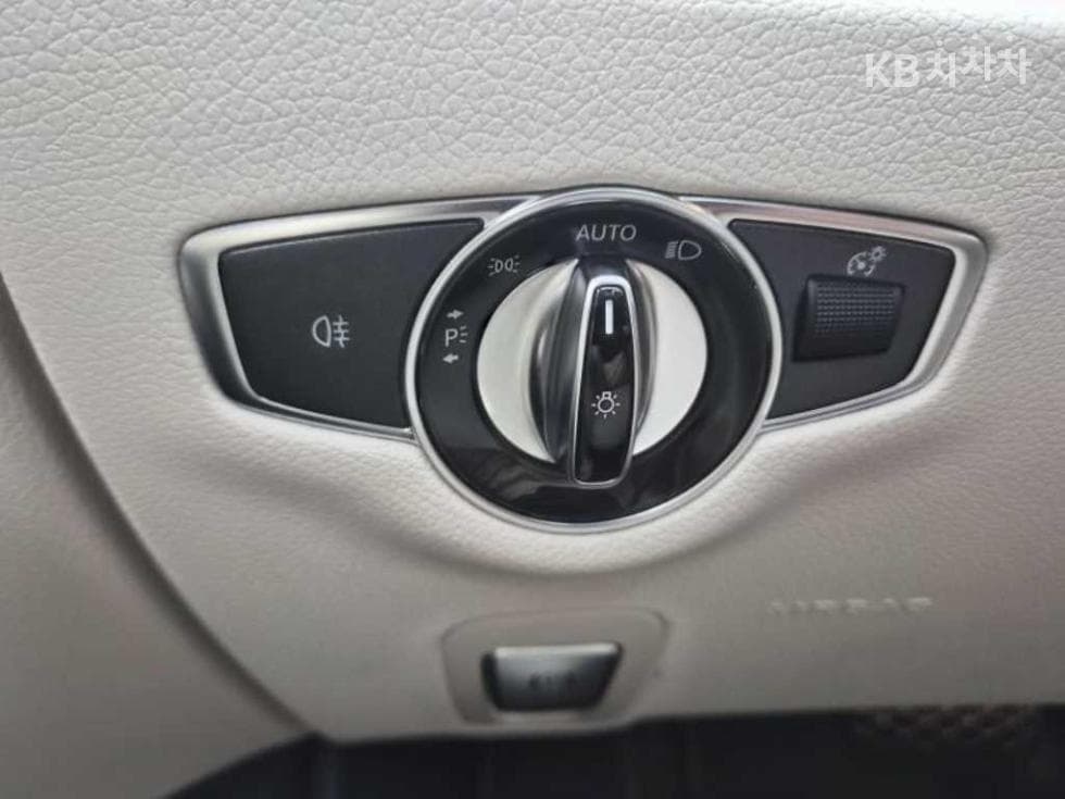 Mercedes-Benz - E-Class | E250 Exclusive 11