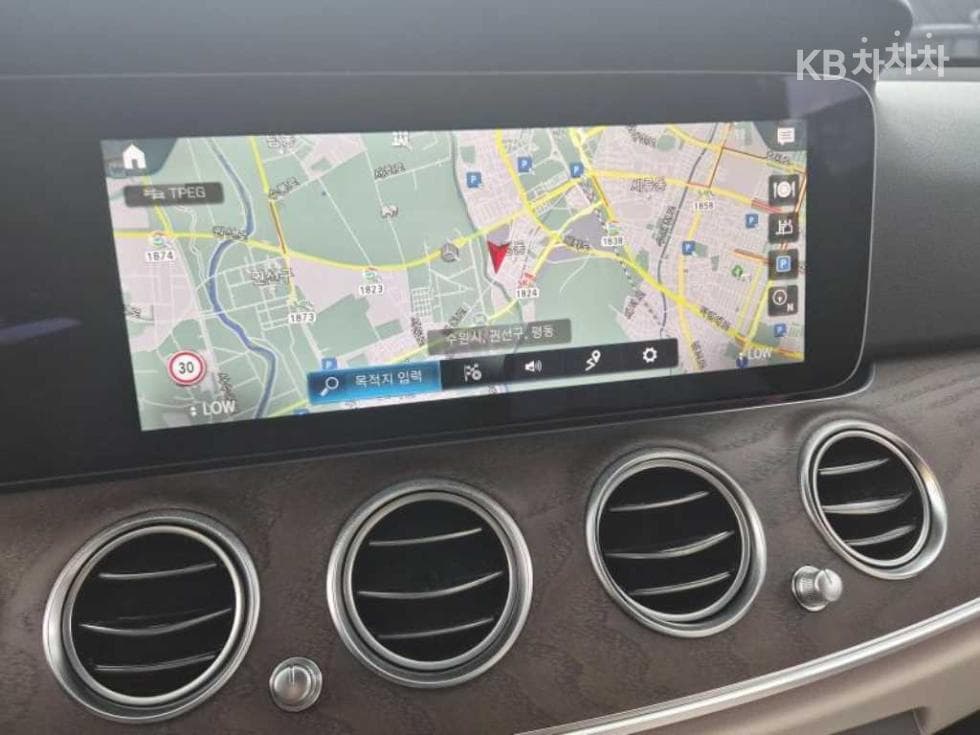 Mercedes-Benz - E-Class | E250 Exclusive 13