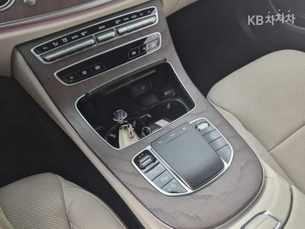 Mercedes-Benz - E-Class | E250 Exclusive 14