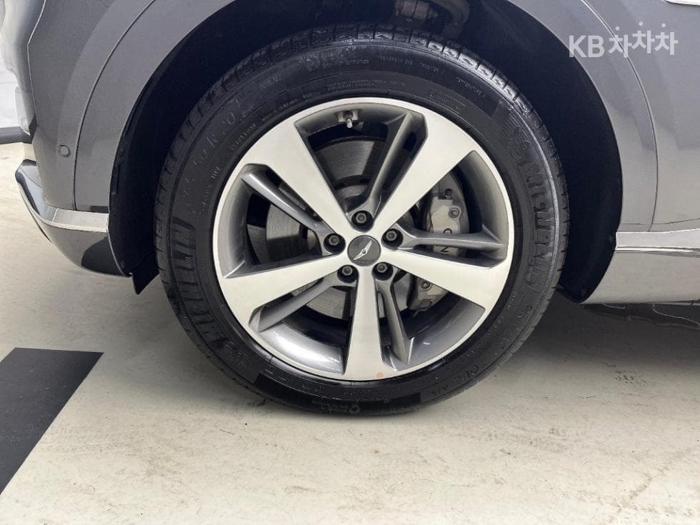 جينيسيس - GV80 | 3.0 Diesel AWD 17