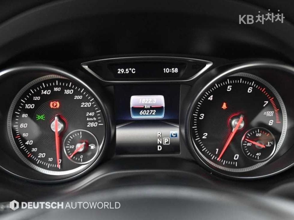 Mercedes-Benz - GLA-Class | X156 220 Base 8
