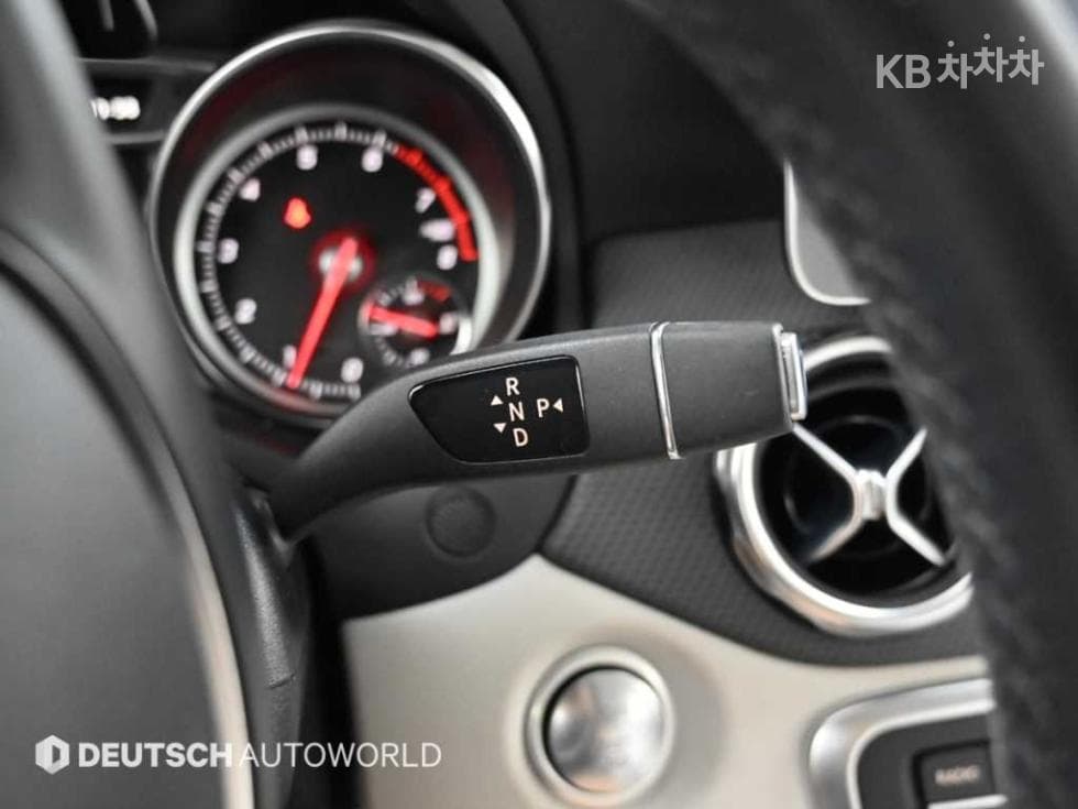 Mercedes-Benz - GLA-Class | X156 220 Base 9