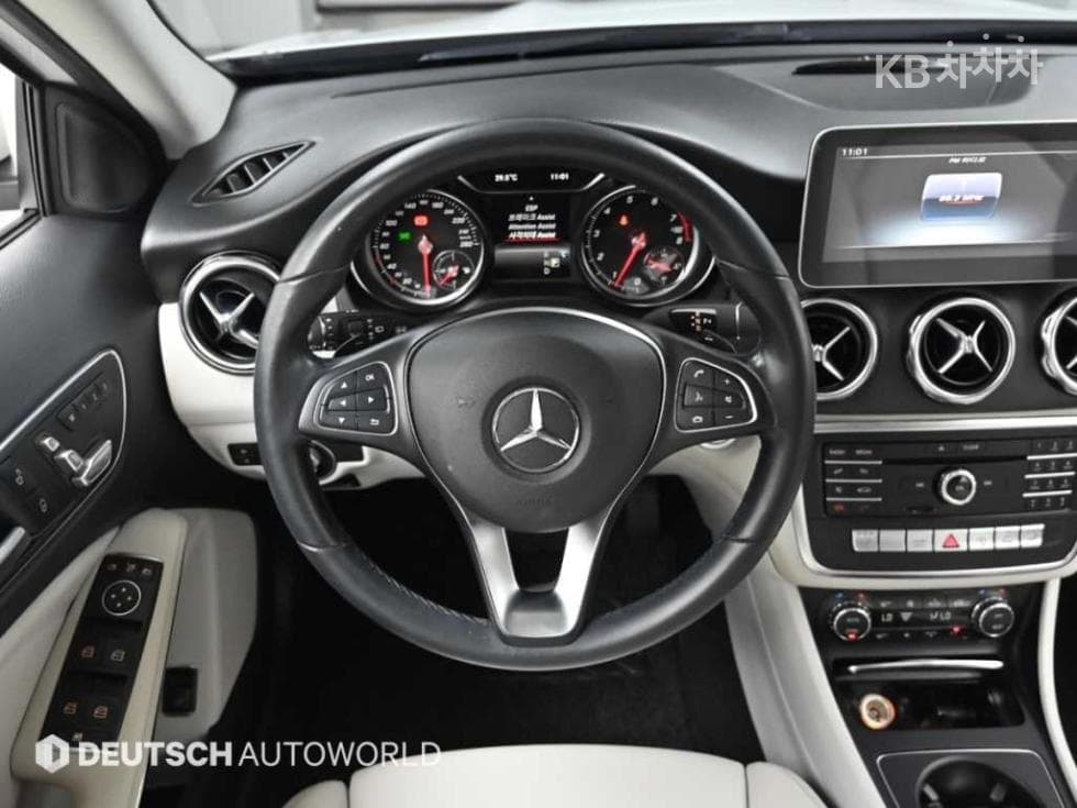 Mercedes-Benz - GLA-Class | X156 220 Base 13