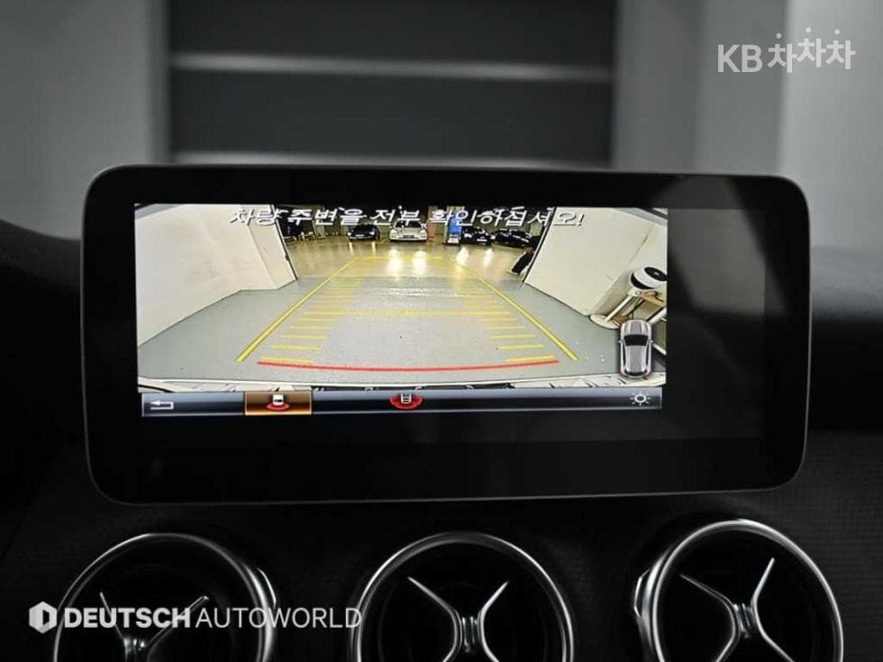 Mercedes-Benz - GLA-Class | X156 220 Base 15