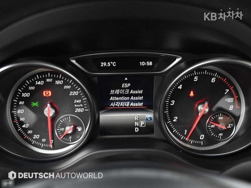 Mercedes-Benz - GLA-Class | X156 220 Base 17