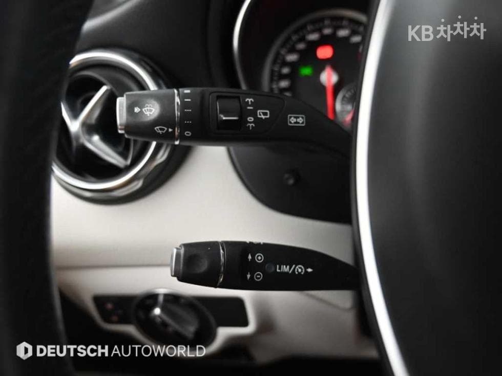 Mercedes-Benz - GLA-Class | X156 220 Base 18