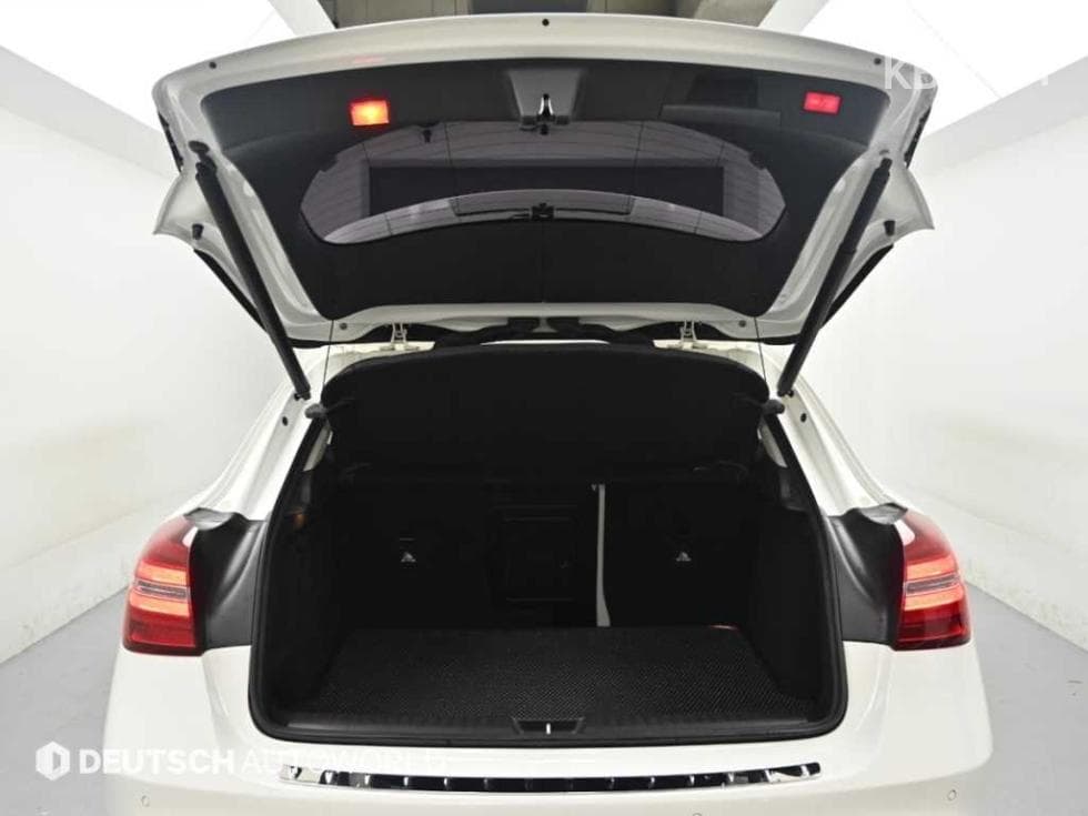 Mercedes-Benz - GLA-Class | X156 220 Base 19