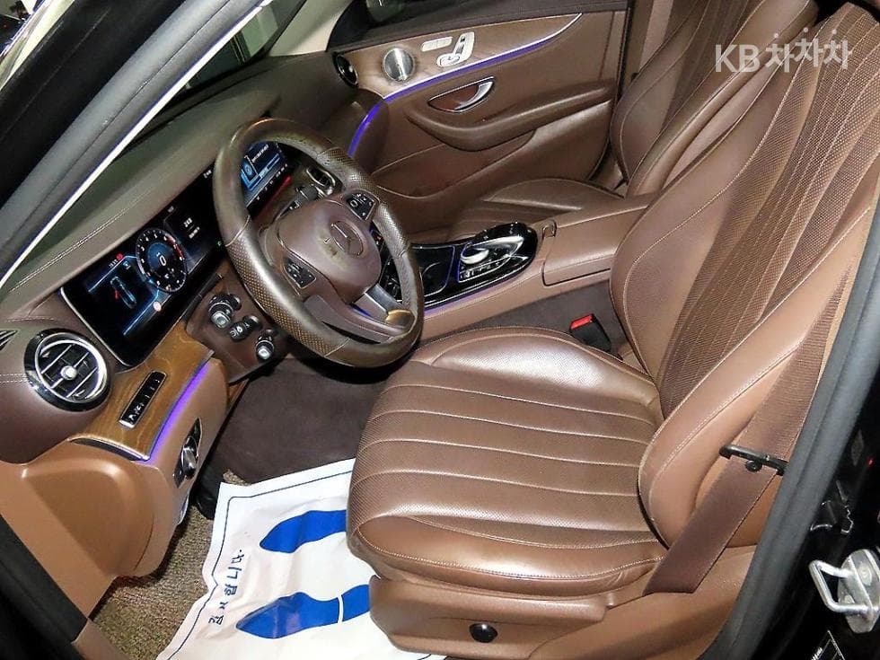 مرسيدس - E-Class | E300 4Matic Exclusive 6