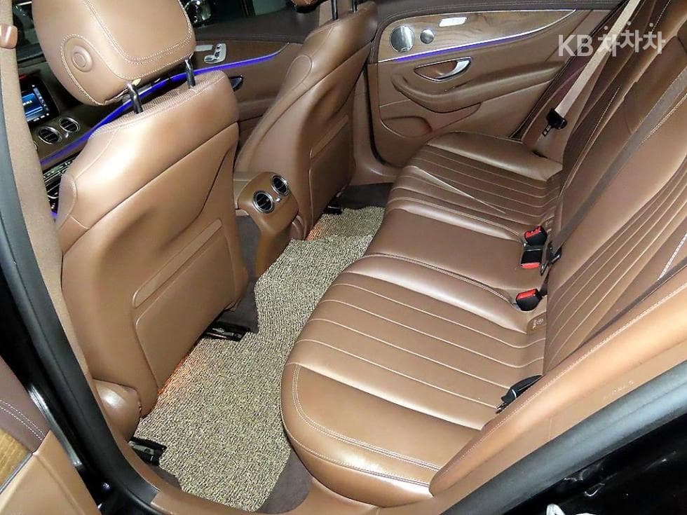 مرسيدس - E-Class | E300 4Matic Exclusive 7