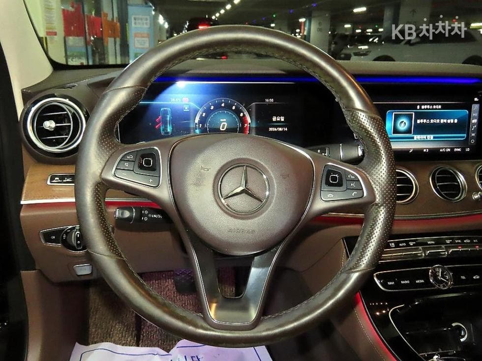 مرسيدس - E-Class | E300 4Matic Exclusive 8