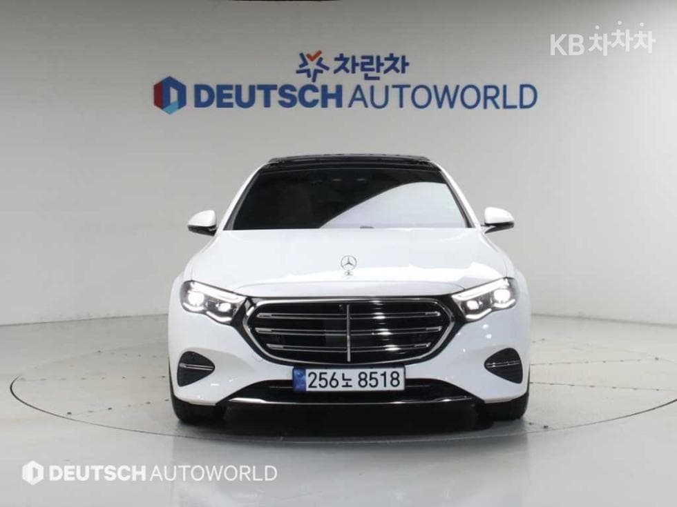 Mercedes-Benz - E-Class | E300 4MATIC Exclusive 3