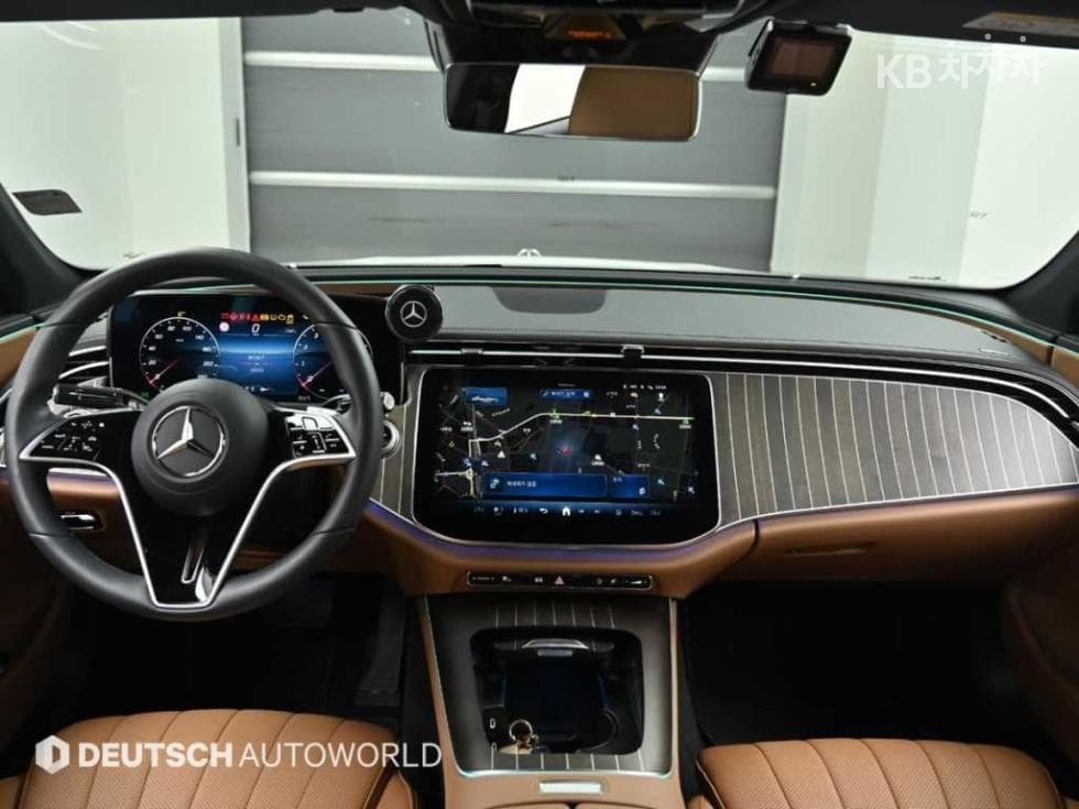 Mercedes-Benz - E-Class | E300 4MATIC Exclusive 7