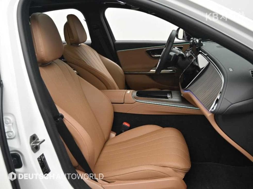 Mercedes-Benz - E-Class | E300 4MATIC Exclusive 10