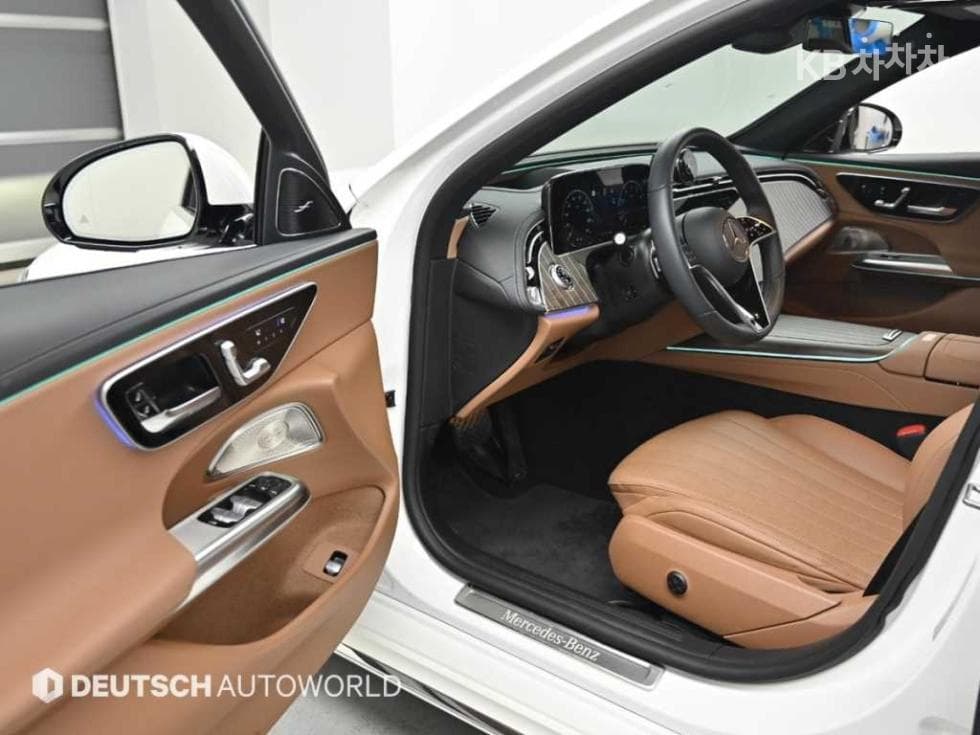 Mercedes-Benz - E-Class | E300 4MATIC Exclusive 11