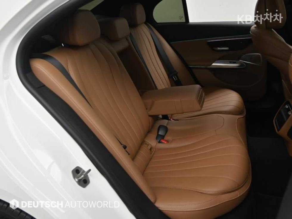 Mercedes-Benz - E-Class | E300 4MATIC Exclusive 12
