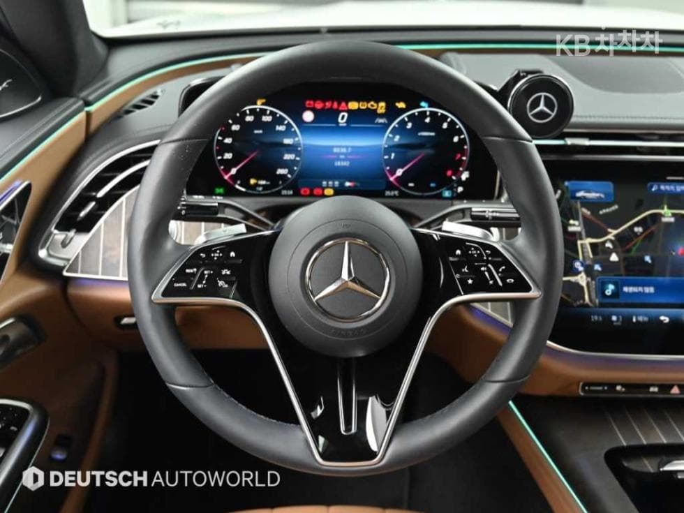 Mercedes-Benz - E-Class | E300 4MATIC Exclusive 13