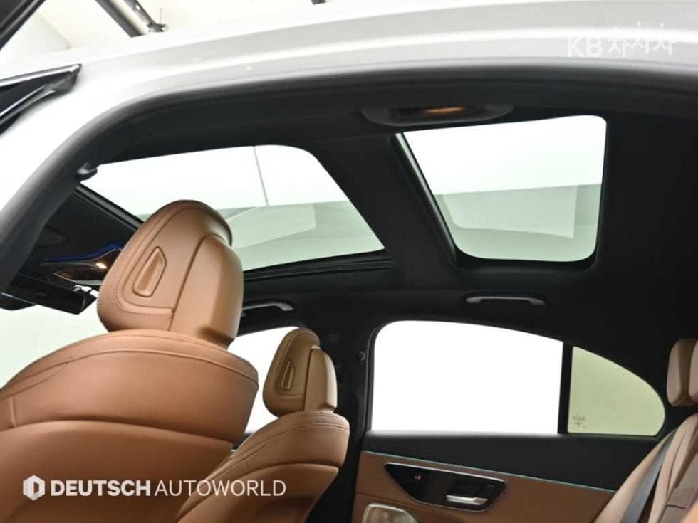 Mercedes-Benz - E-Class | E300 4MATIC Exclusive 18