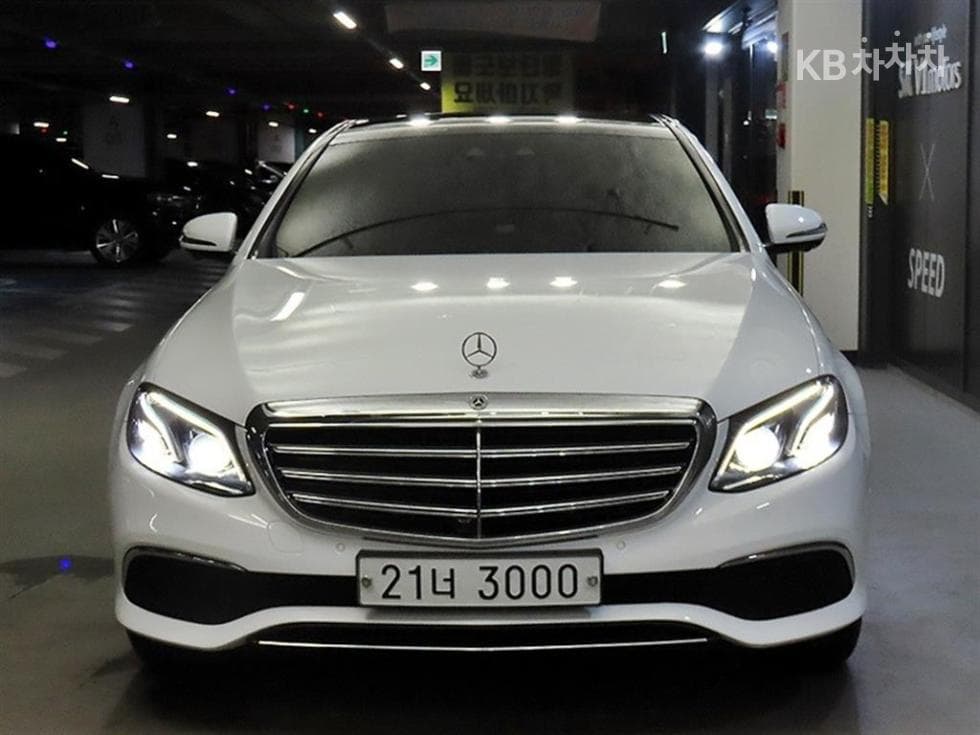 Mercedes-Benz - E-Class | E300 Exclusive 2