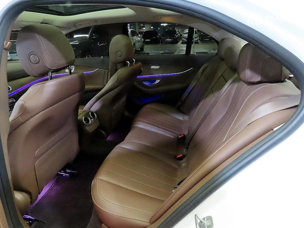 Mercedes-Benz - E-Class | E300 Exclusive 7