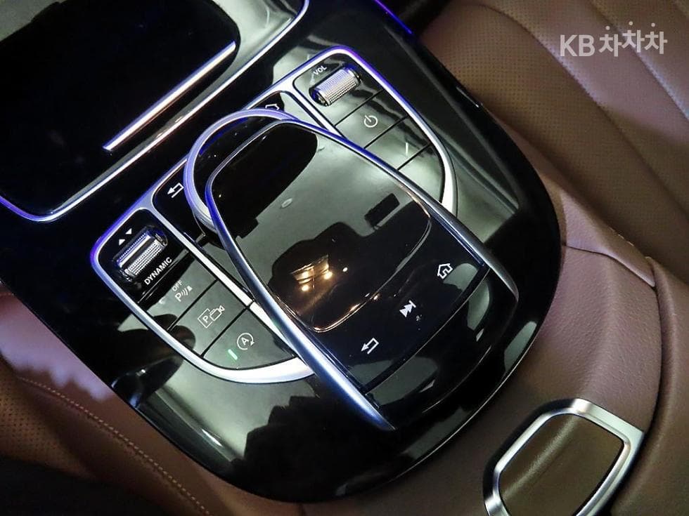 Mercedes-Benz - E-Class | E300 Exclusive 13