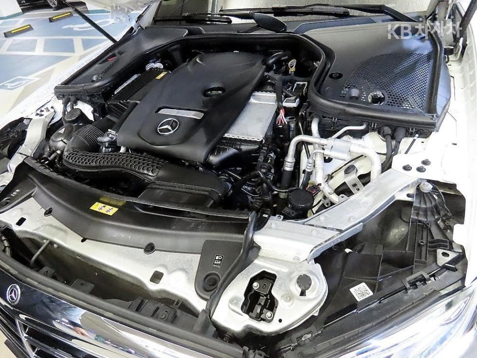 Mercedes-Benz - E-Class | E300 Exclusive 19