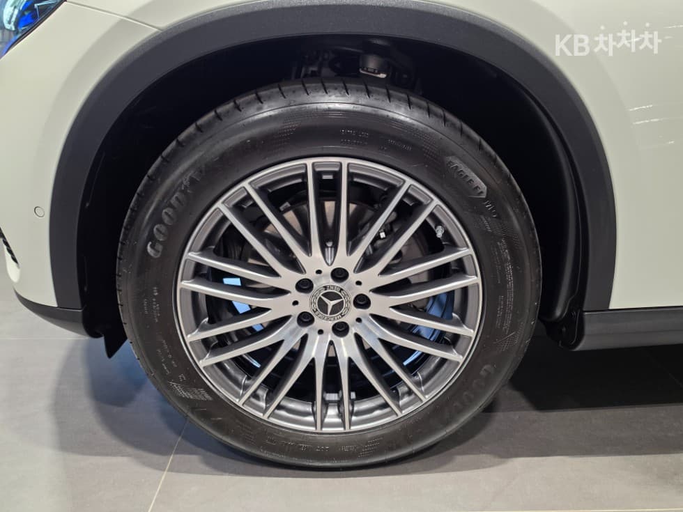 Mercedes-Benz - GLC-Class | 300 4Matic Avantgarde 12
