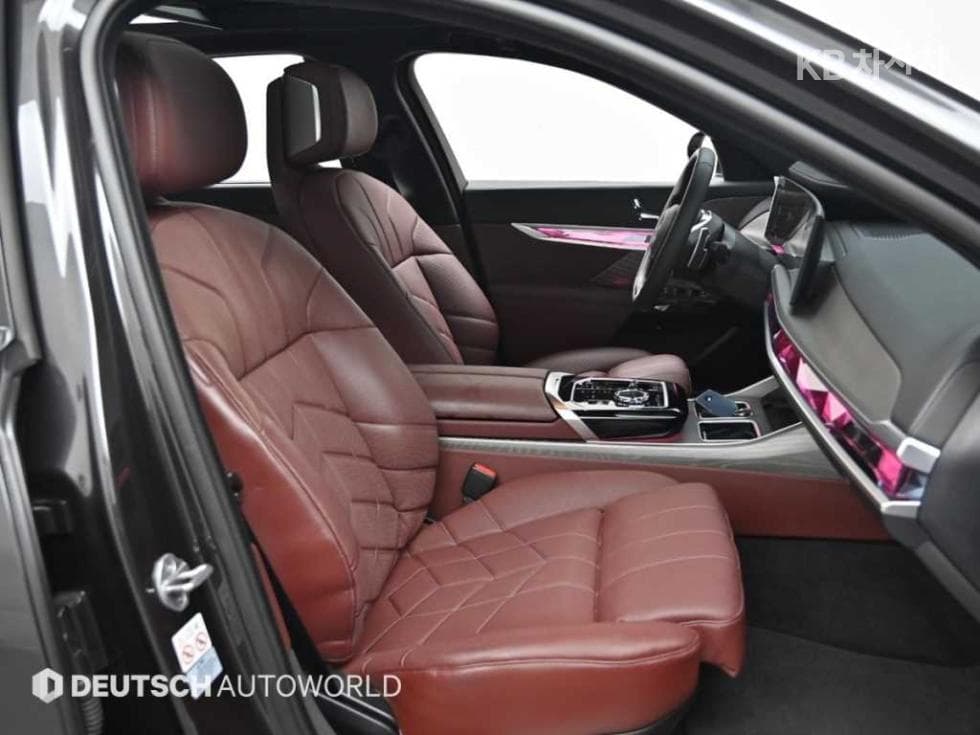 بي إم دبليو - 7-Series | 740 sDrive M Sport Executive 10