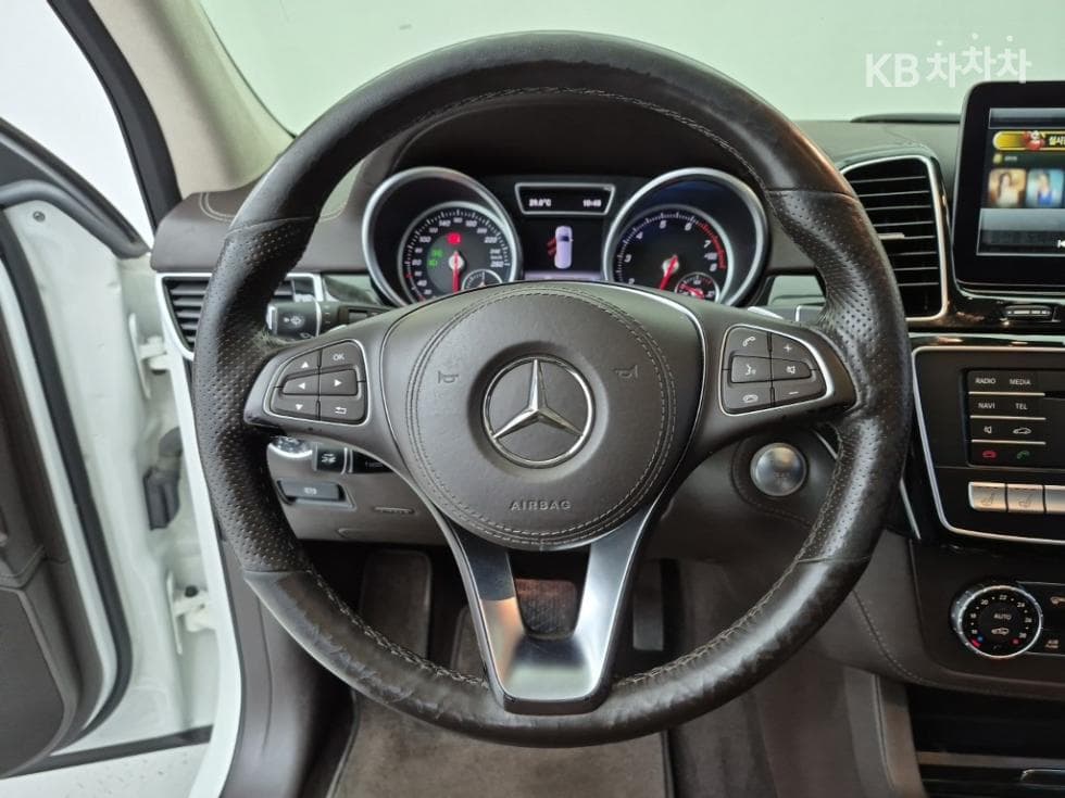 Mercedes-Benz - GLS-Class | 500 4MATIC 9