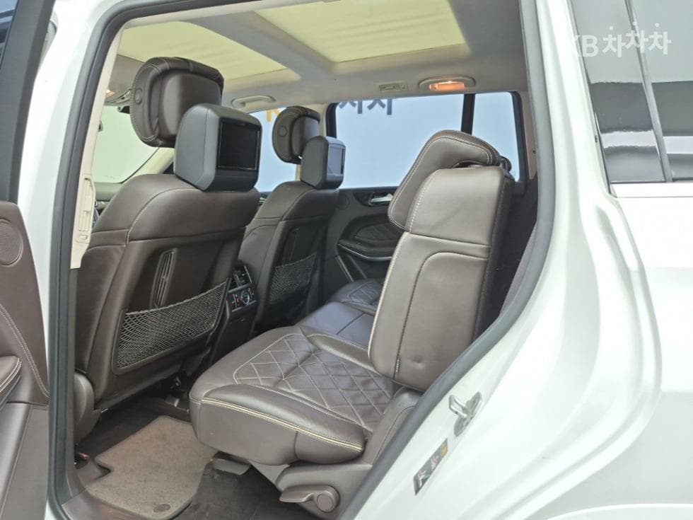 Mercedes-Benz - GLS-Class | 500 4MATIC 12