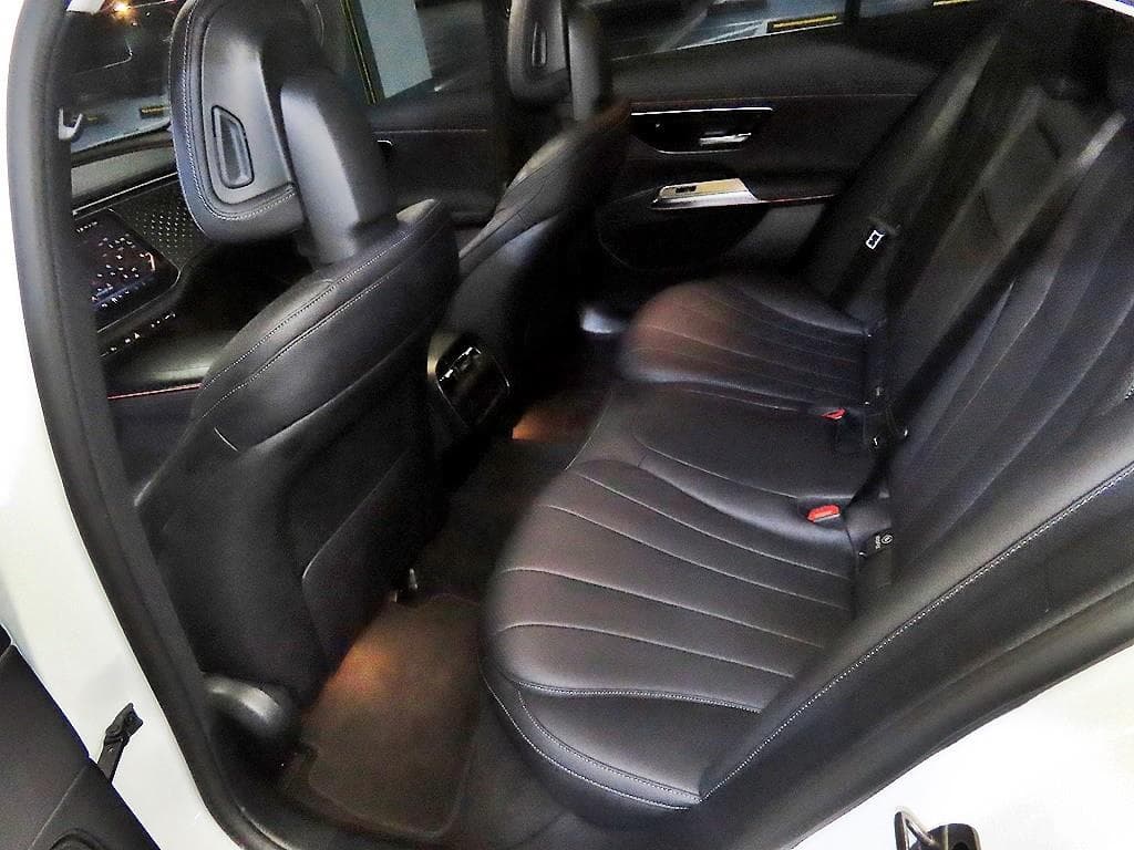 مرسيدس - E-Class | E220 4MATIC Exclusive 7