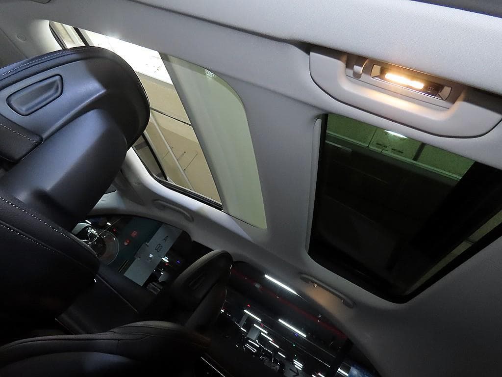 مرسيدس - E-Class | E220 4MATIC Exclusive 17