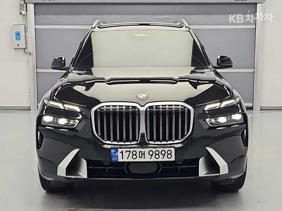 BMW - X7 | xDrive 40 ThePure 6Seater 2