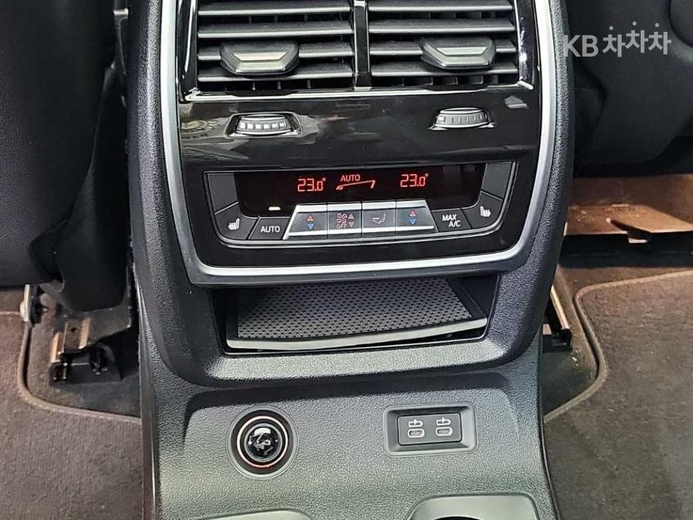 BMW - X7 | xDrive 40 ThePure 6Seater 13