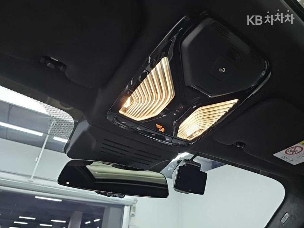 BMW - X7 | xDrive 40 ThePure 6Seater 17