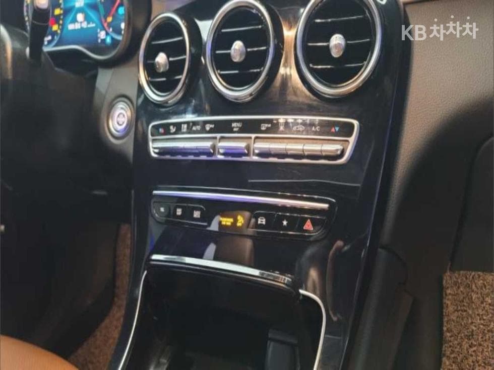 Mercedes-Benz - GLC-Class | 300 4Matic 15