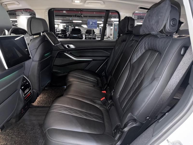 BMW - X7 | xDrive 30 The Pure 7