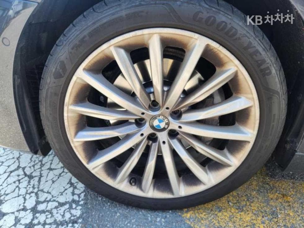 BMW - 5-Series | All New 530 Luxury 6