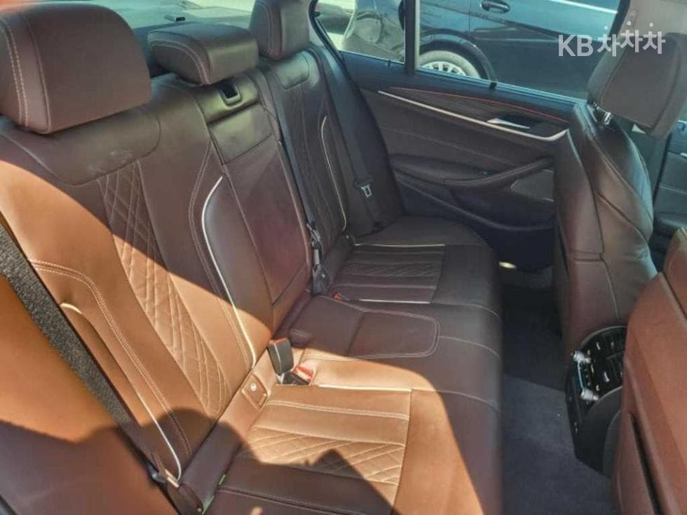 BMW - 5-Series | All New 530 Luxury 8