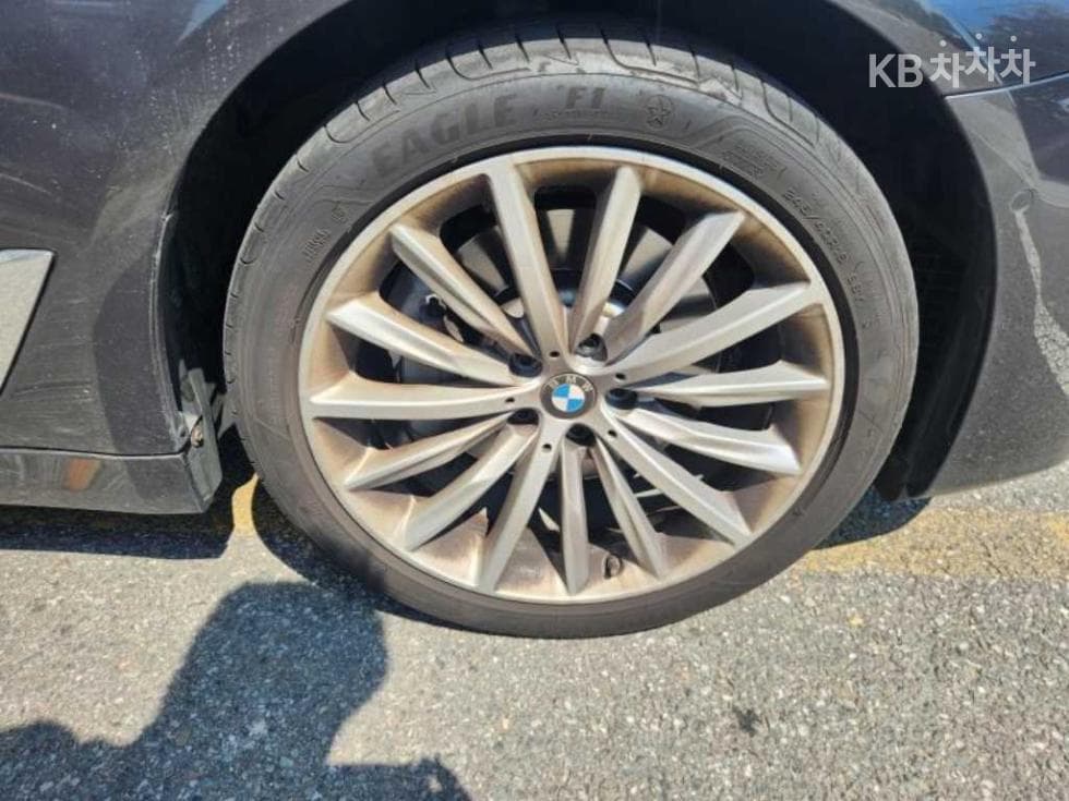 BMW - 5-Series | All New 530 Luxury 14