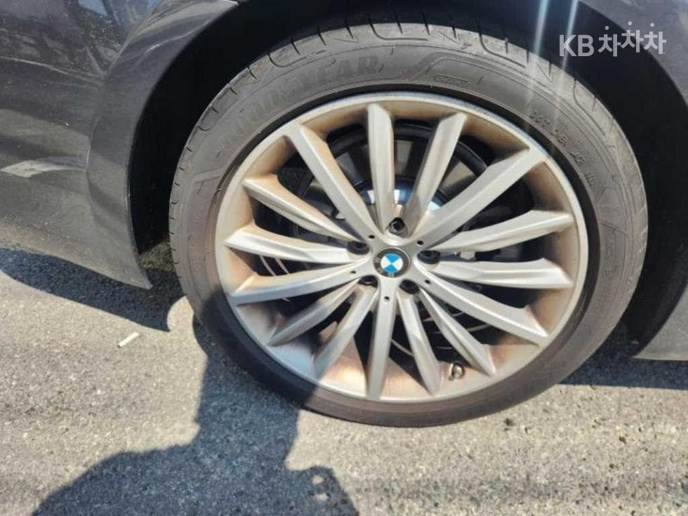 BMW - 5-Series | All New 530 Luxury 15