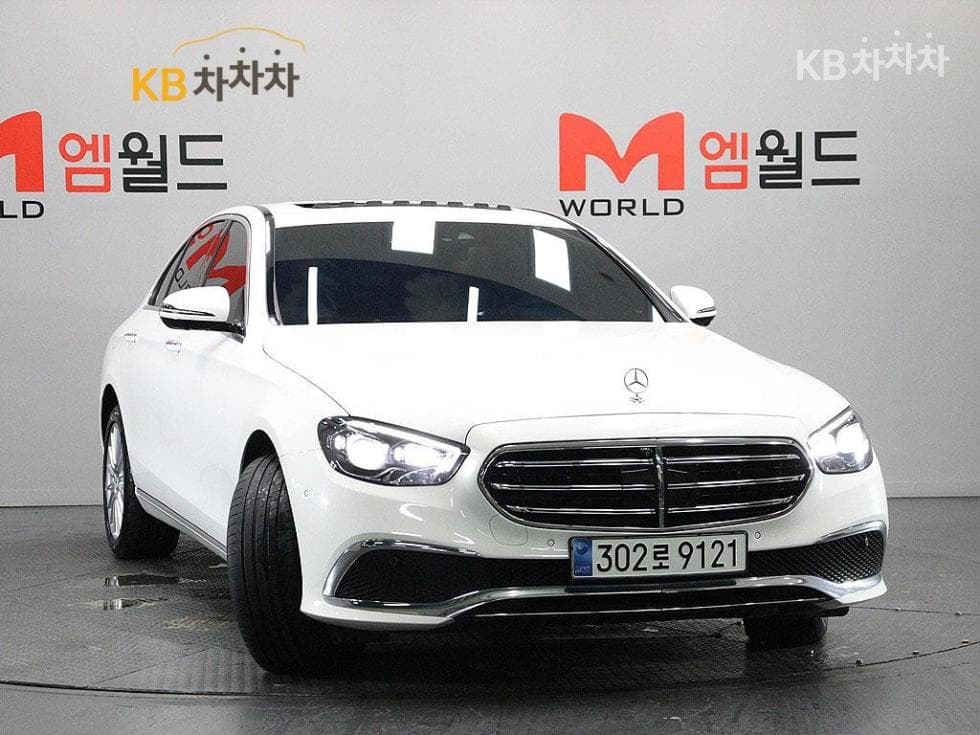Mercedes-Benz - E-Class | E250 Exclusive 2