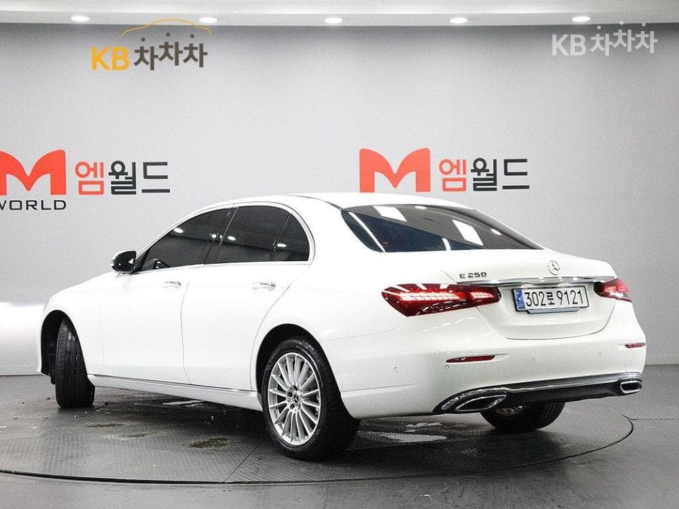 Mercedes-Benz - E-Class | E250 Exclusive 3