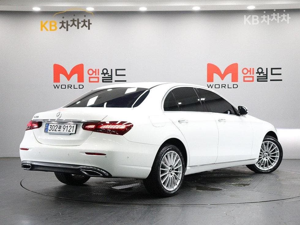 Mercedes-Benz - E-Class | E250 Exclusive 4