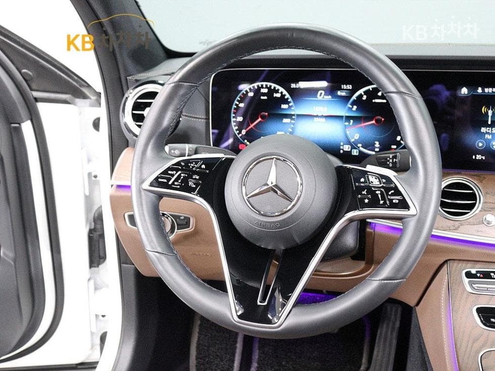 Mercedes-Benz - E-Class | E250 Exclusive 7