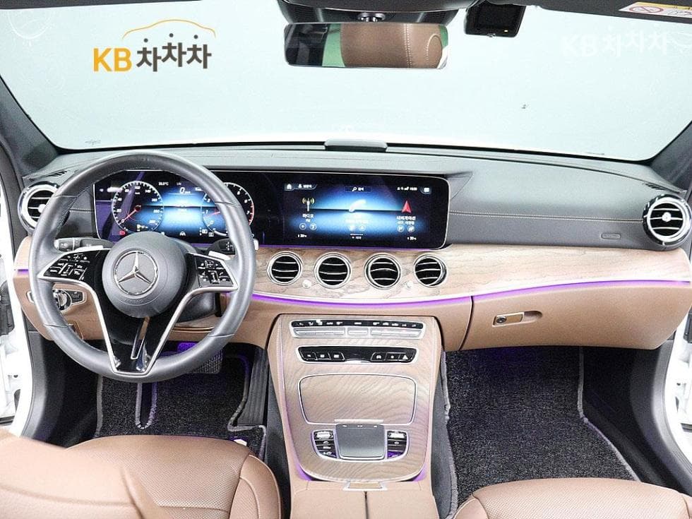 Mercedes-Benz - E-Class | E250 Exclusive 8