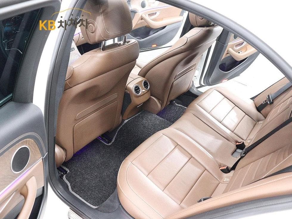 Mercedes-Benz - E-Class | E250 Exclusive 9