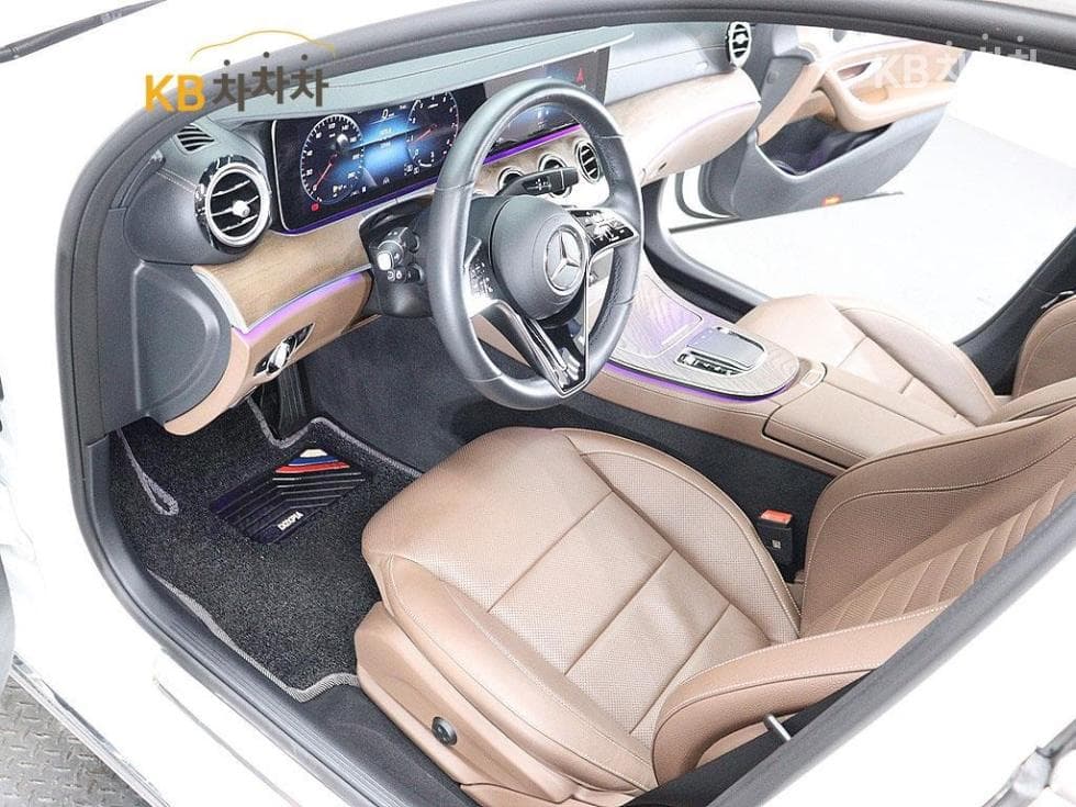 Mercedes-Benz - E-Class | E250 Exclusive 10
