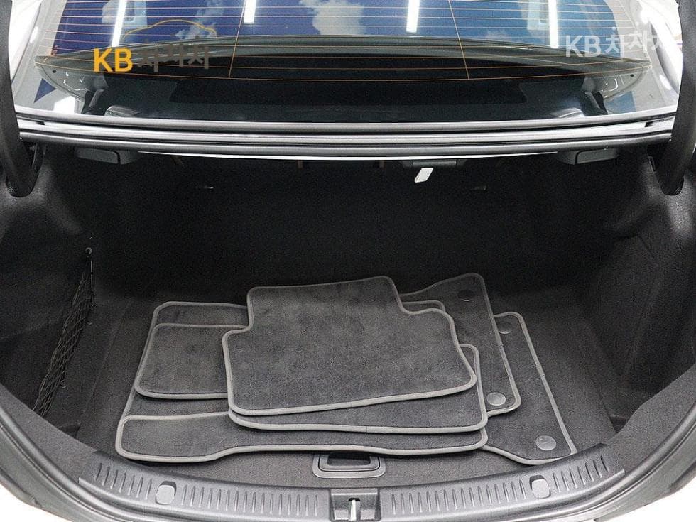 Mercedes-Benz - E-Class | E250 Exclusive 15