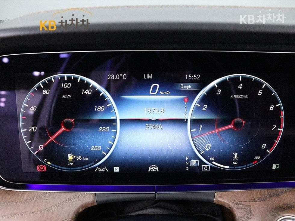 Mercedes-Benz - E-Class | E250 Exclusive 16